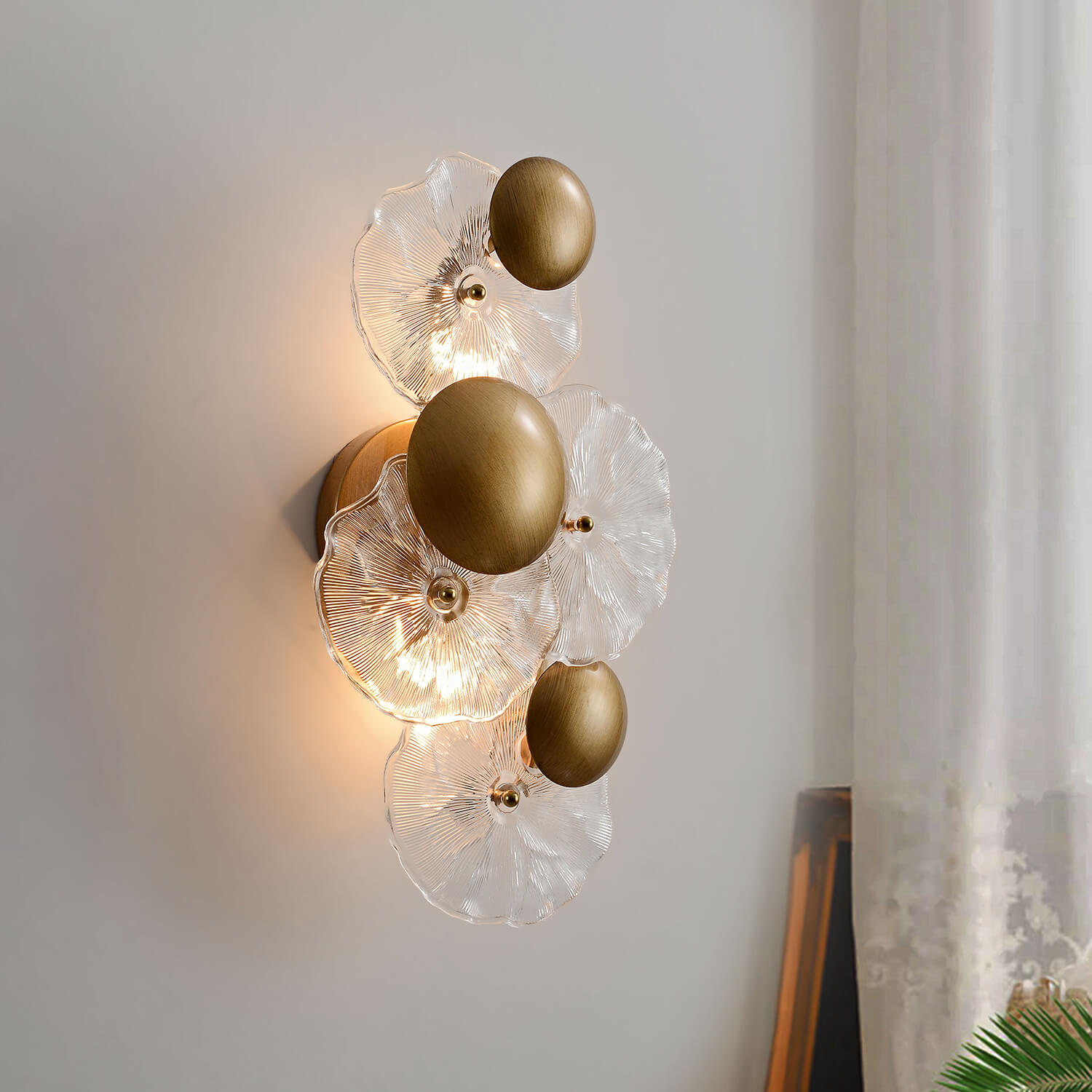 Frieda 2-Light Brushed Brass Glass Flower Wall Sconce LJ-2352-HAUX Frieda 2-Light Brushed Brass Glass Flower Wall Sconce LJ-2352-HAUX
